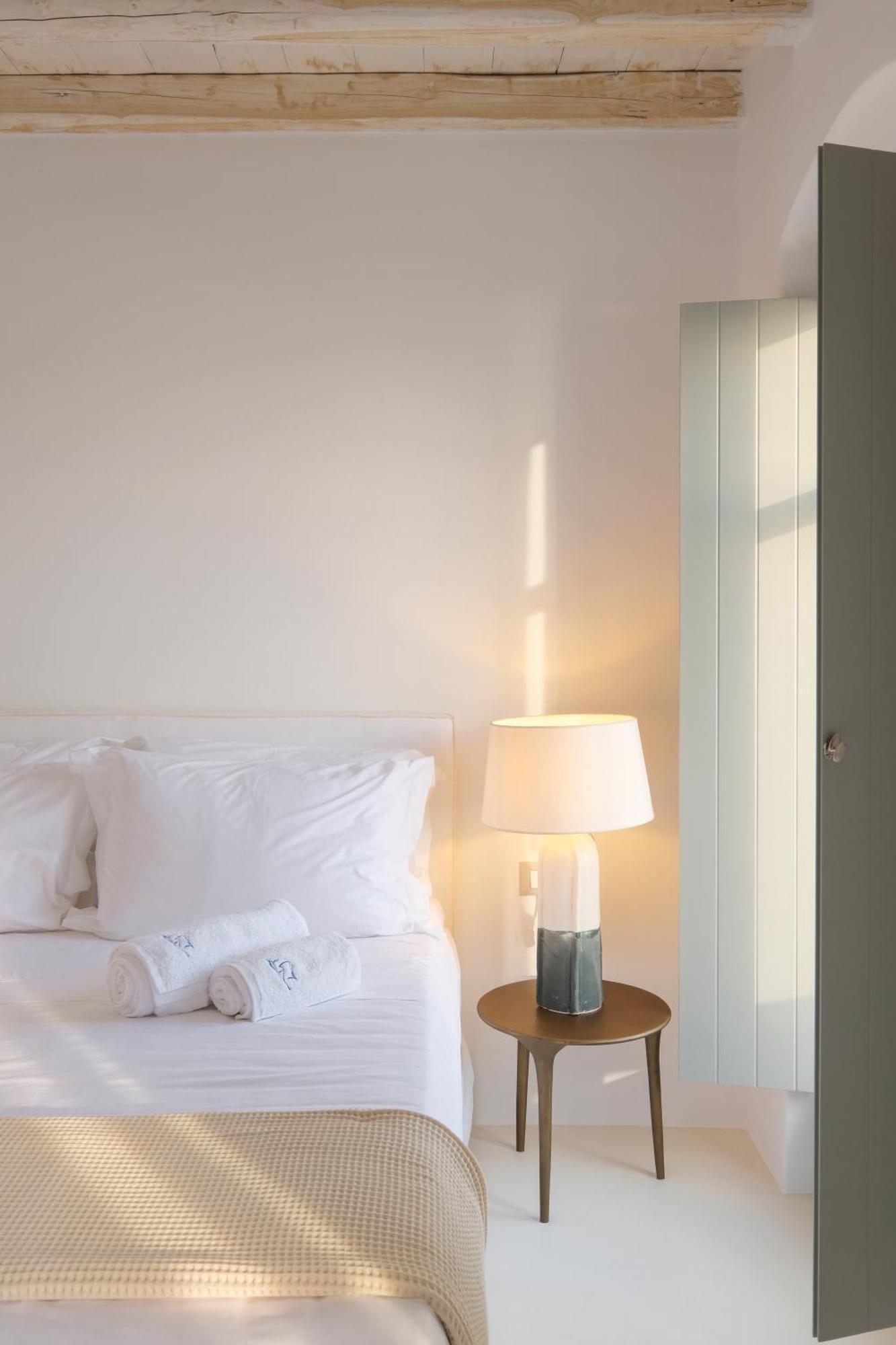 Odyssey Rock Milos Sunset Suites Plaka  ภายนอก รูปภาพ