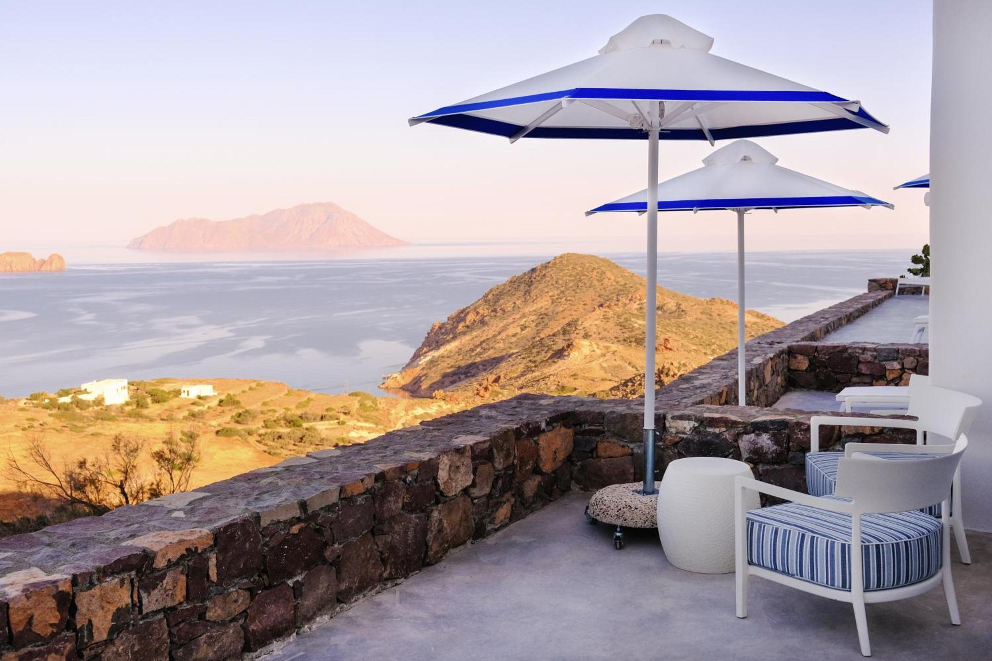Odyssey Rock Milos Sunset Suites Plaka  ภายนอก รูปภาพ