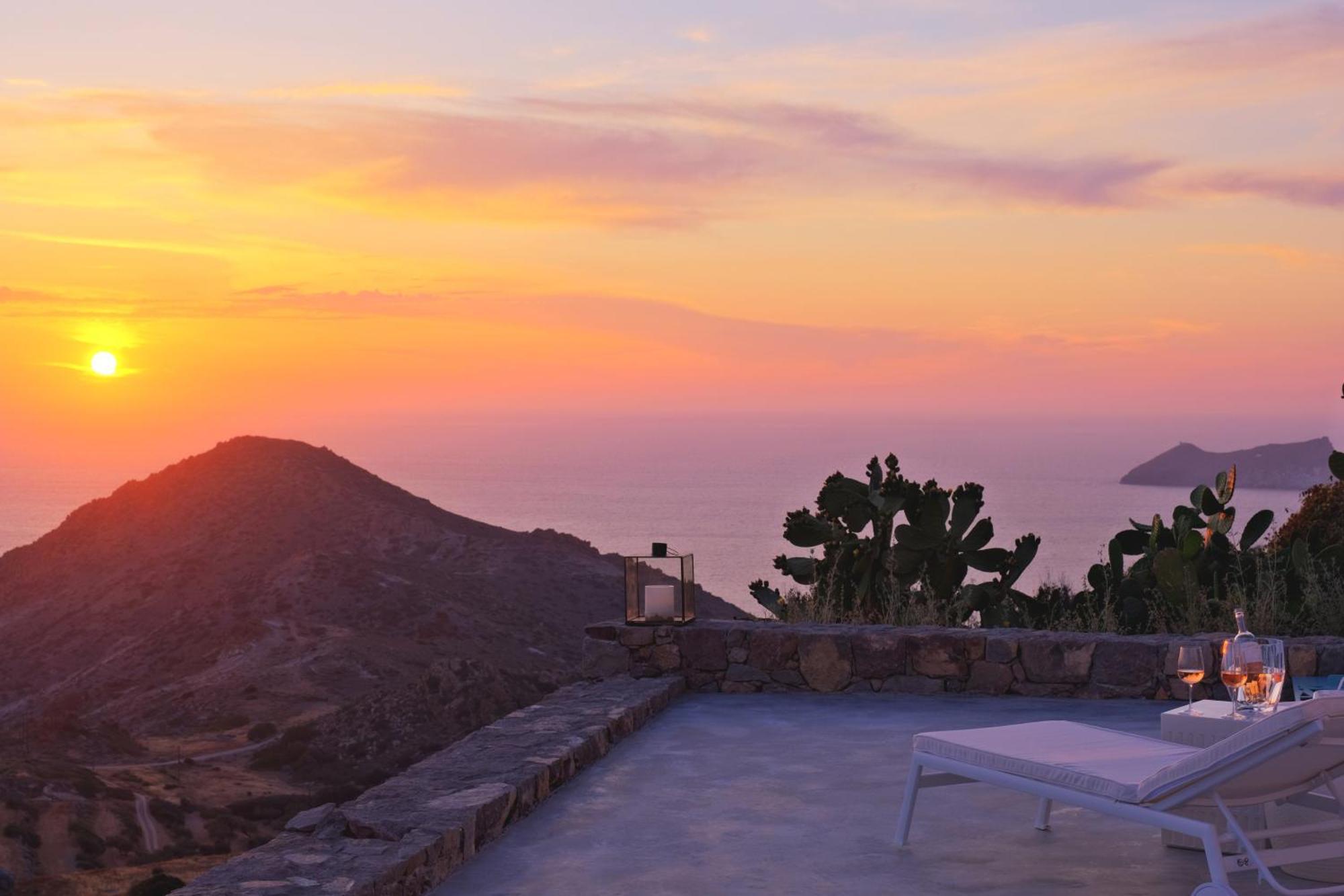 Odyssey Rock Milos Sunset Suites Plaka  ห้อง รูปภาพ