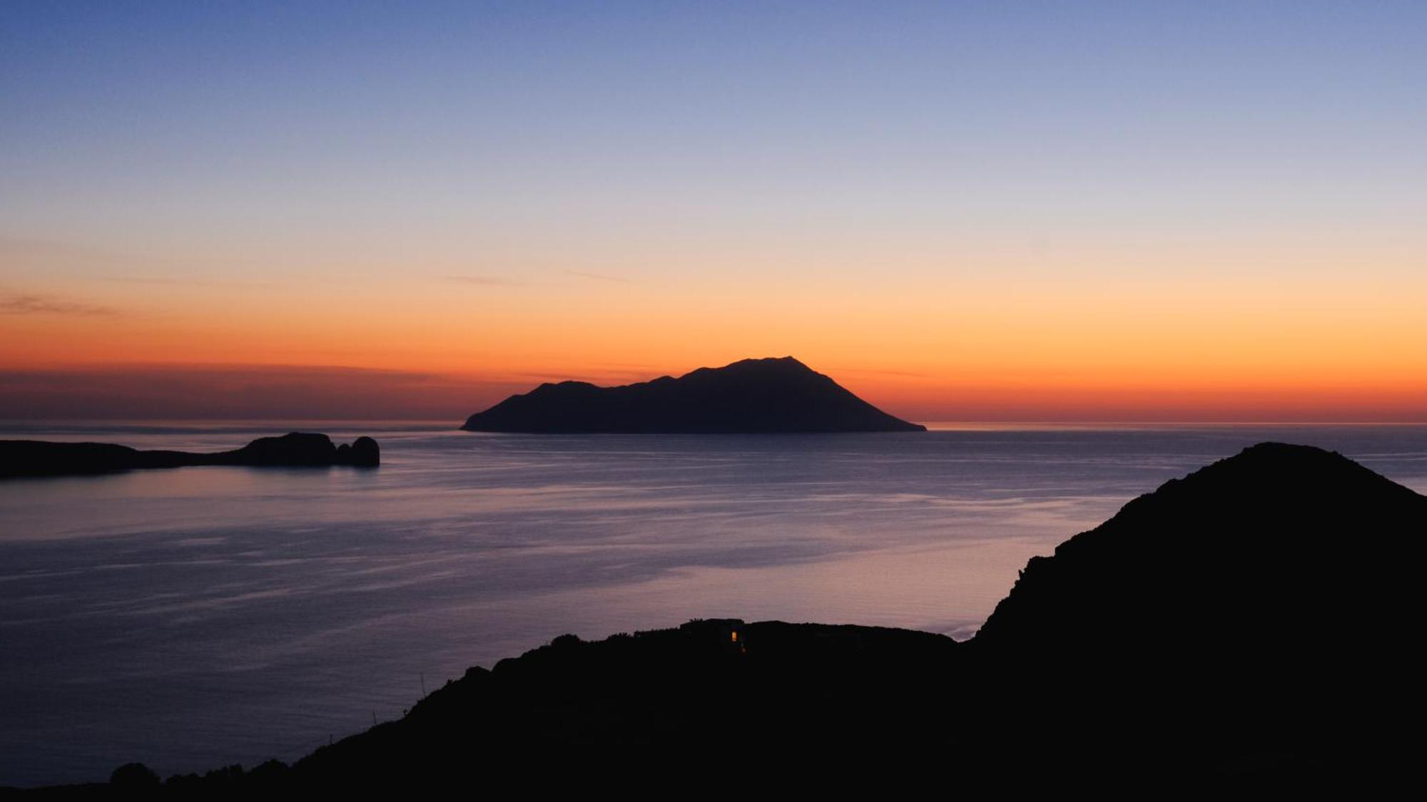 Odyssey Rock Milos Sunset Suites Plaka  ภายนอก รูปภาพ