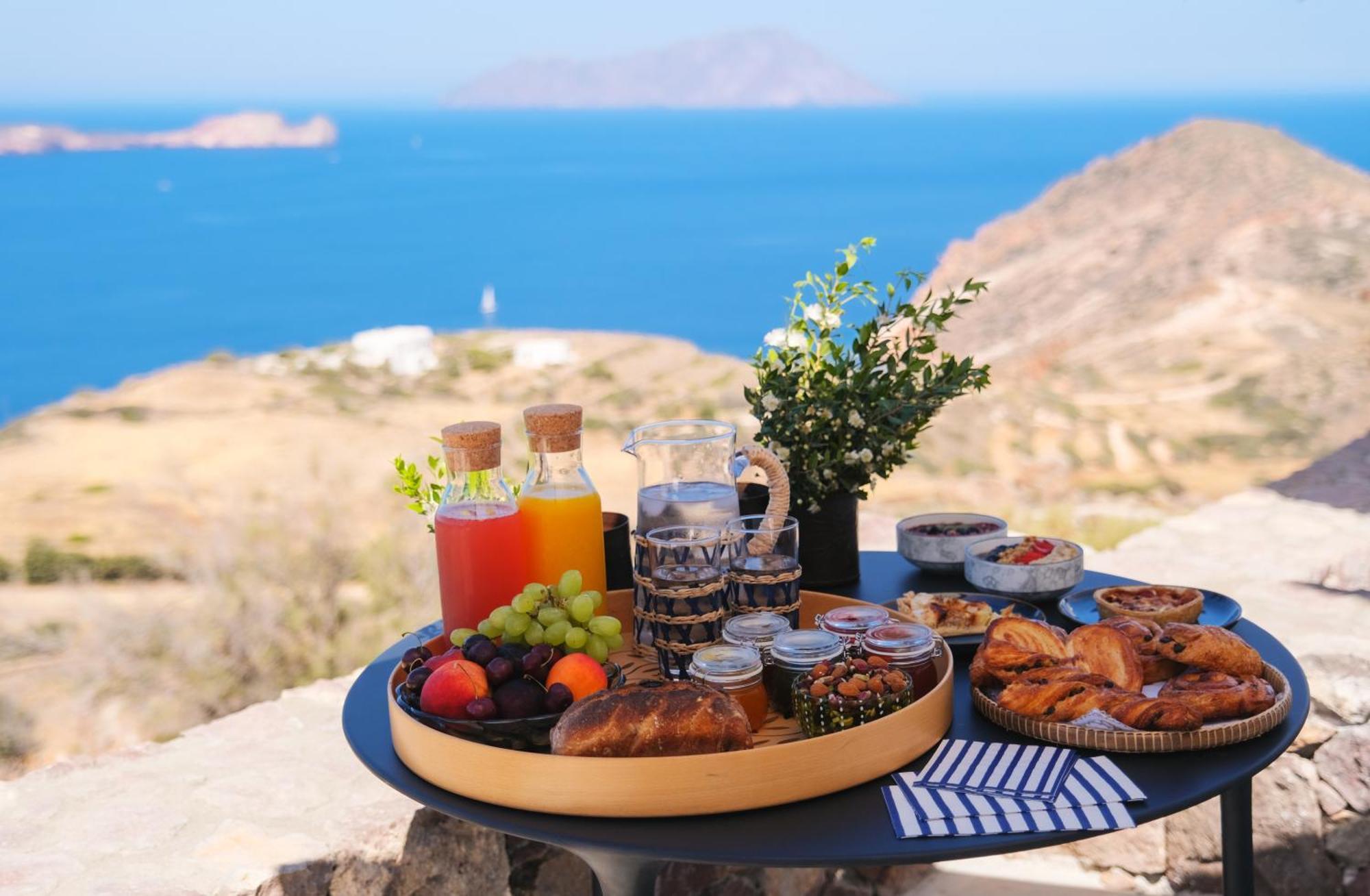 Odyssey Rock Milos Sunset Suites Plaka  ภายนอก รูปภาพ